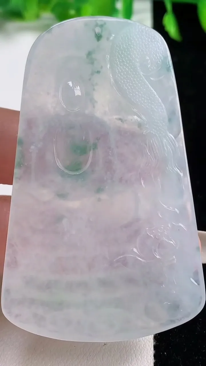 天然A货翡翠冰种飘花祥龙大日如来吊坠，尺寸65.5-40.6-5.7，重量:34.67g
10月14日