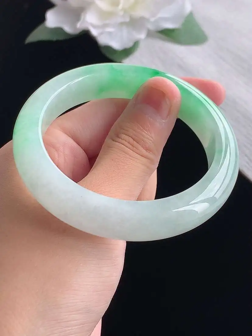 a货翡翠老坑冰种飘绿正装正圈手镯53-54圈口  尺寸53.6×12×8.3mm 重量57.50g 1013
