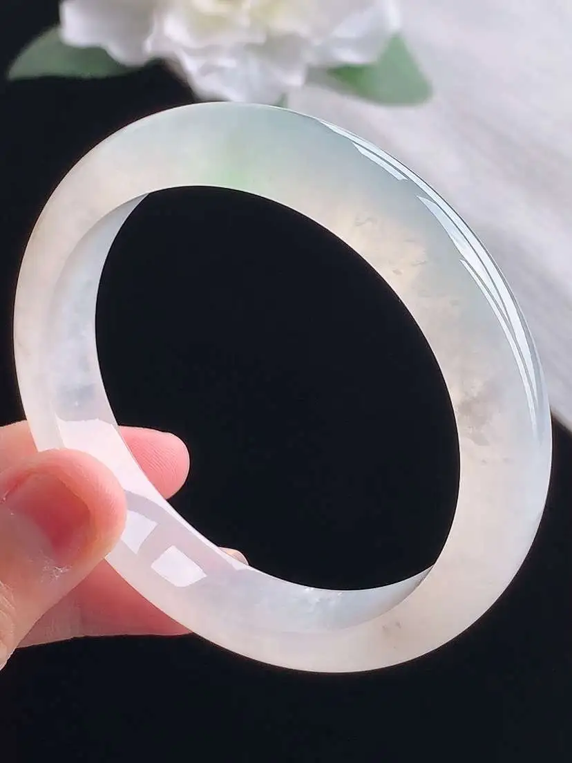 a货翡翠老坑冰种飘绿正装正圈手镯56-57圈口  尺寸56.8×12×7.6mm 重量52.82g 