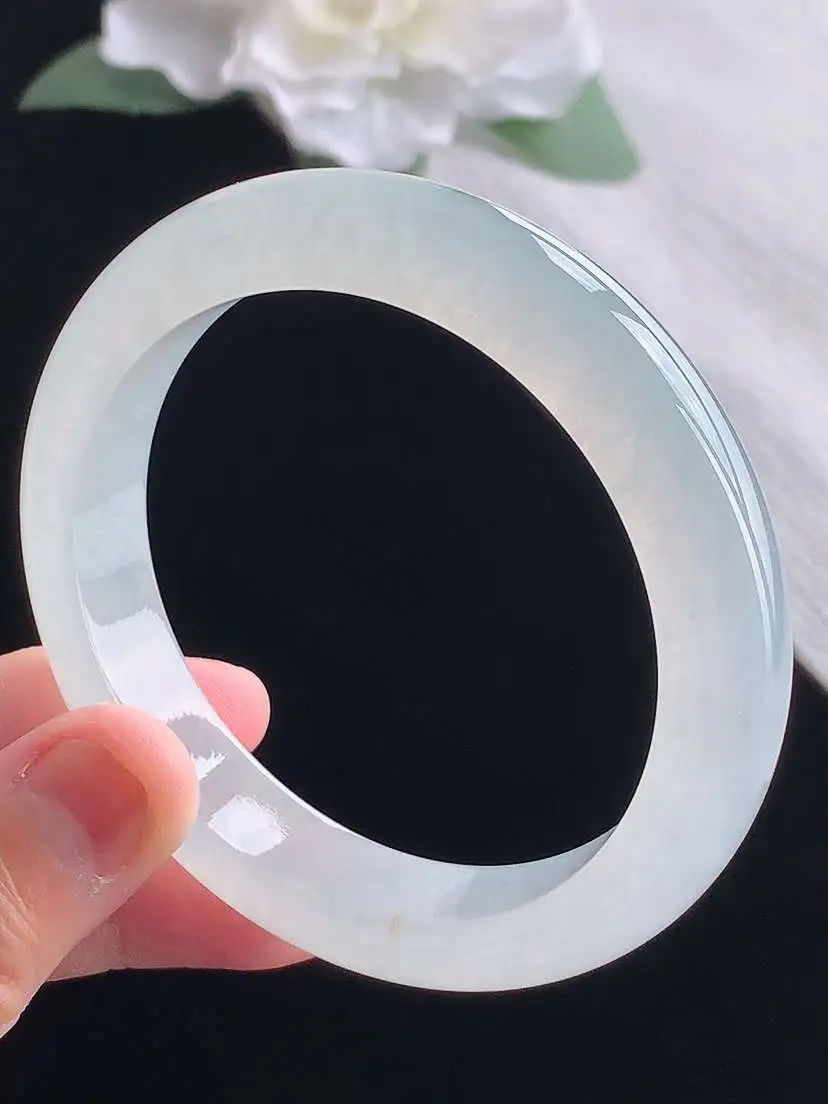 a货翡翠老坑冰种飘绿正装正圈手镯55-56圈口  尺寸55.5×11.6×8mm 重量56.70g 