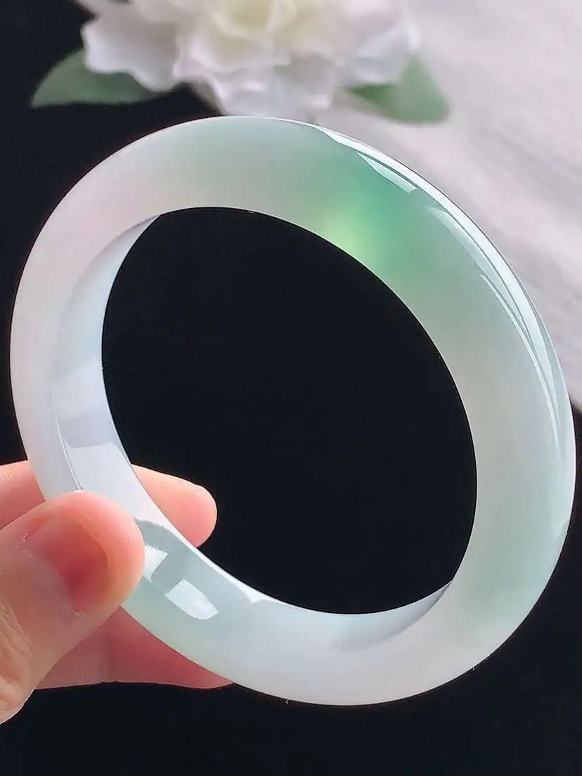 a货翡翠老坑冰种飘绿正装正圈手镯57-58圈口  尺寸57.8×12.5×8.6mm 重量68.35