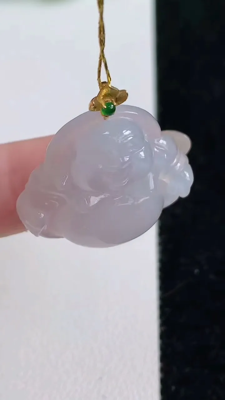 天然A货翡翠种白冰佛公吊坠，尺寸23-26-6.7，重量:6.23g
10月14日