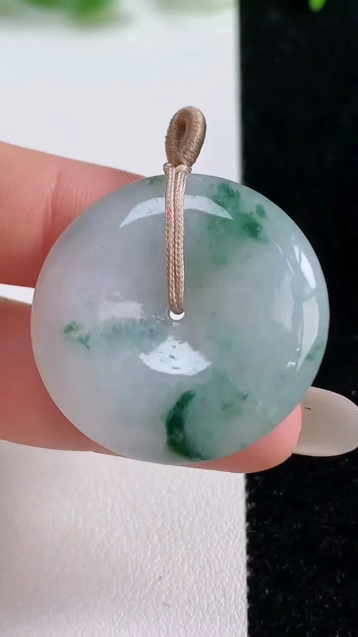 天然A货翡翠冰种飘花平安扣吊坠，尺寸31.3-5.5，重量:12.40g
10月14日