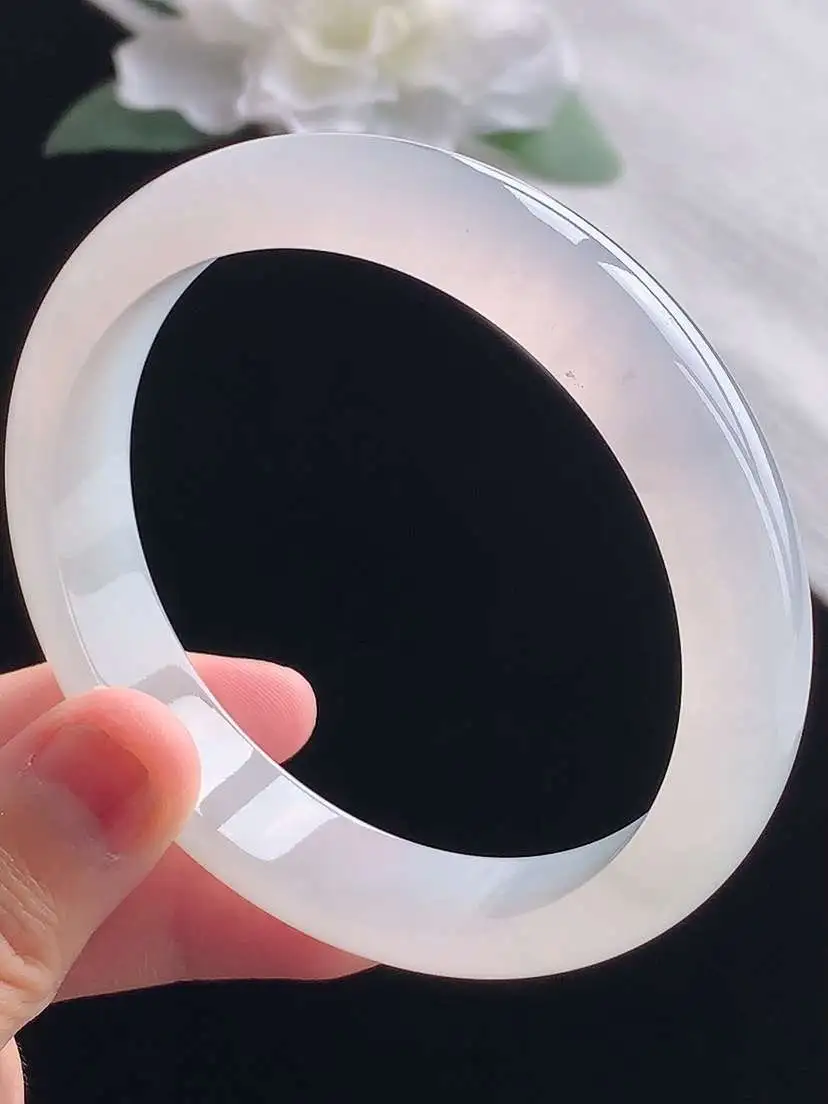 a货翡翠老坑冰种白月光正装正圈手镯62-63大圈口 尺寸62×12.6×7.5mm 重量62.60g