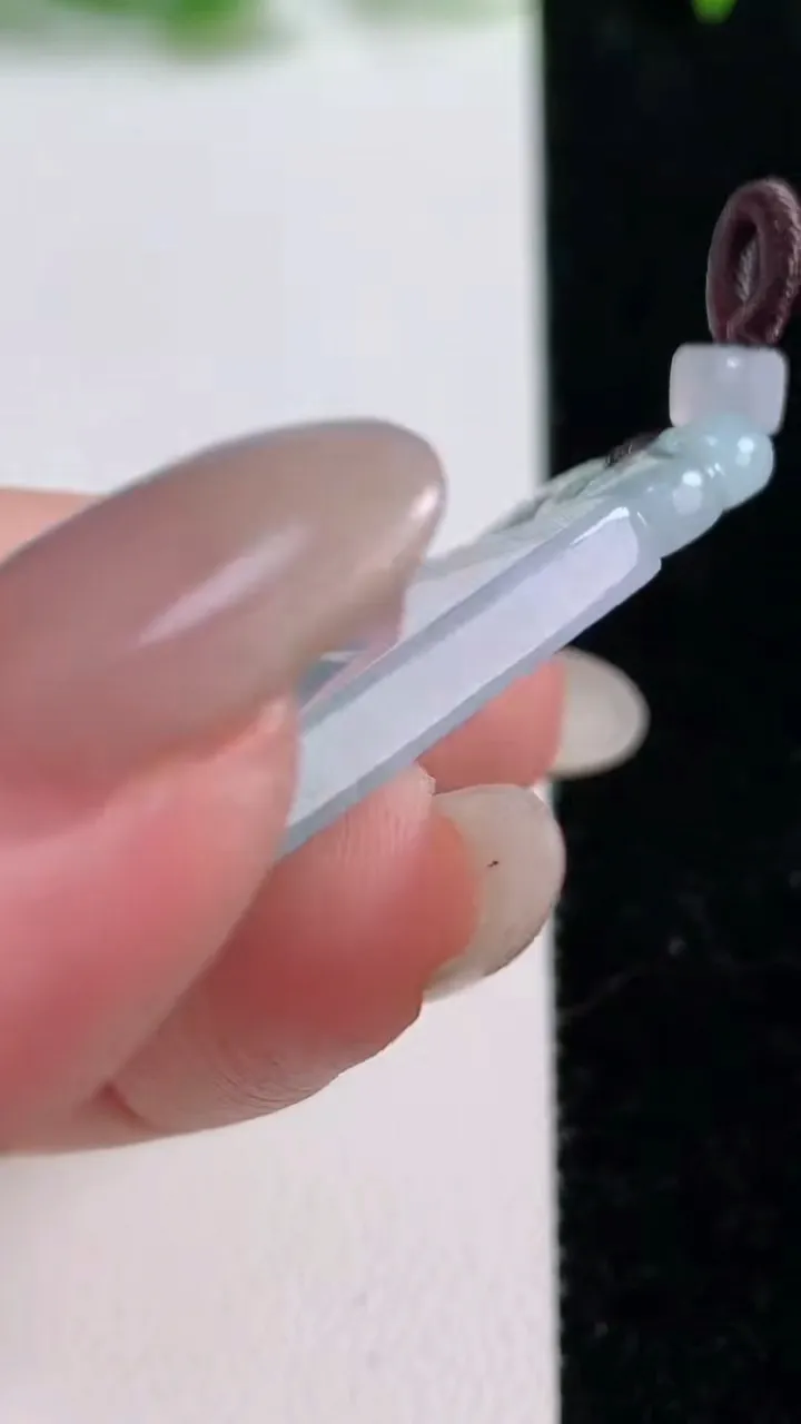 天然A货翡翠仿古无事牌吊坠，时来运转 尺寸45-24.9-3.8，重量:11.59g
10月14日