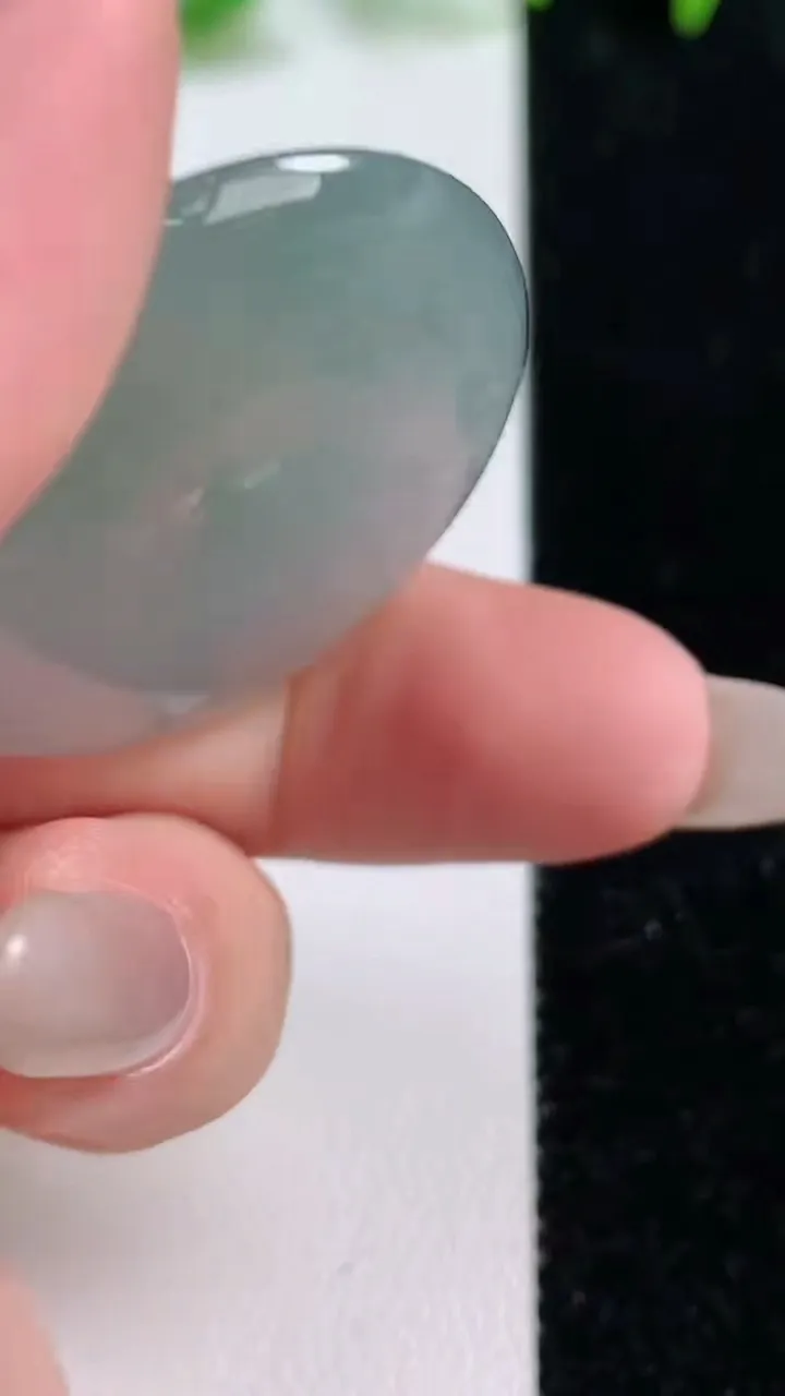 天然A货翡翠平安扣吊坠，尺寸33.4-5.4，重量:13.05g
10月14日