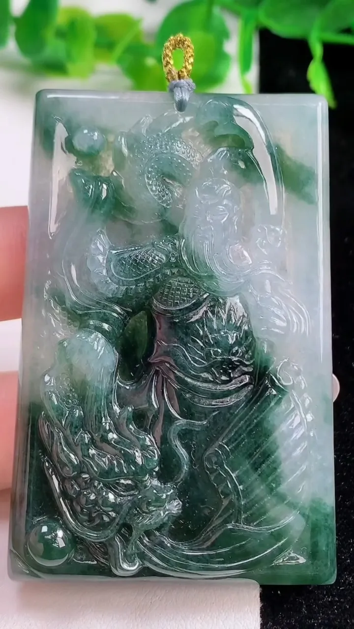 天然A货翡翠冰种飘花祥龙关公 关羽吊坠，尺寸65-42.3-7，重量:44.02g
10月14日