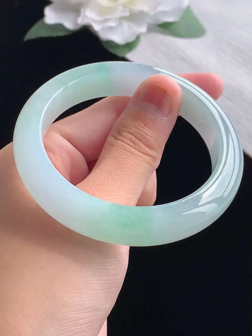 a货翡翠老坑冰种飘绿正装正圈手镯55-56圈口  尺寸55×12×8.8mm 重量58.44g 1013