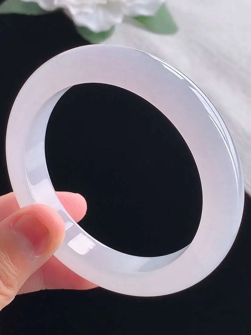 a货翡翠老坑冰种白月光正装正圈手镯55-56圈口  尺寸55.8×11×8.5mm 重量58.70g
