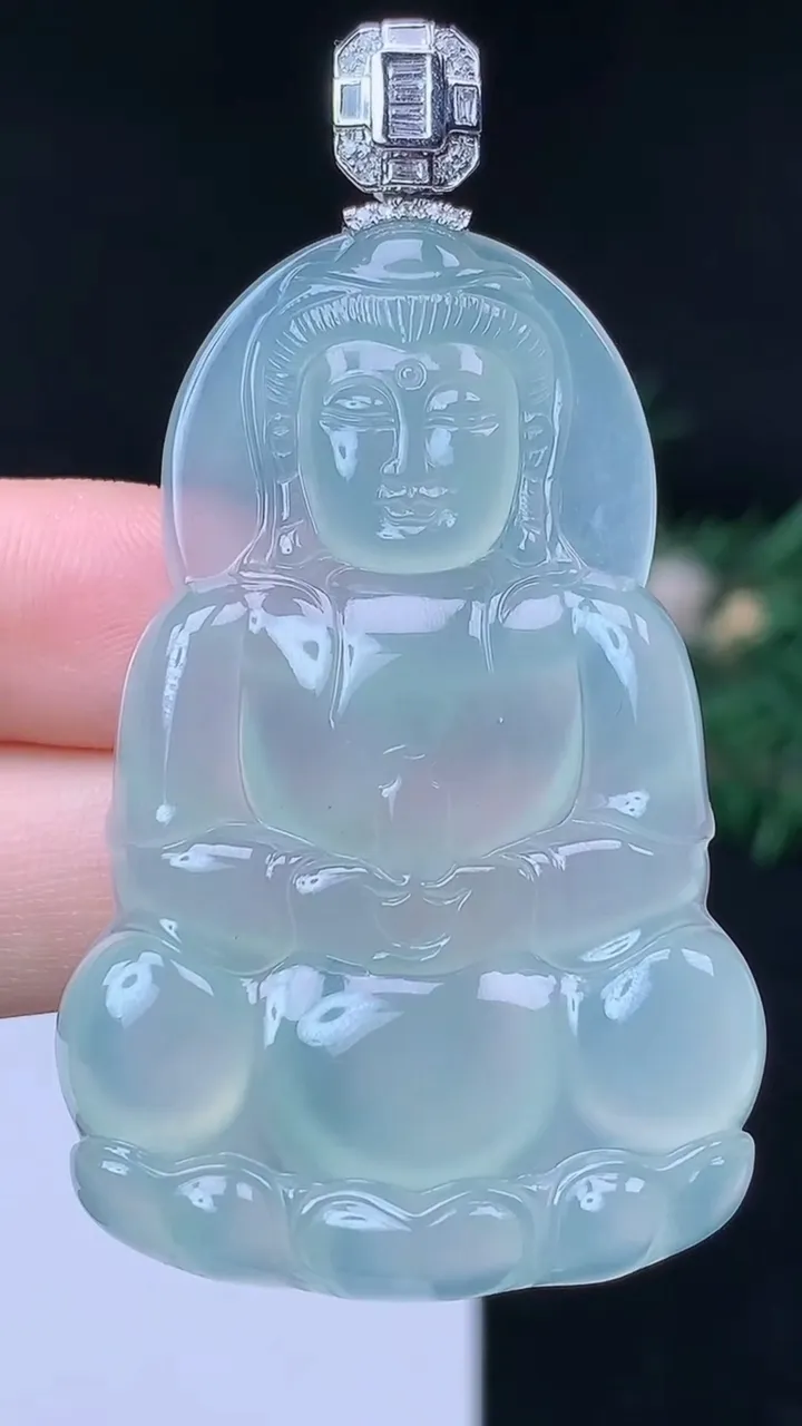 天然A货翡翠白冰观音菩萨吊坠，尺寸52.2-34-5.8，重量:21.00g
10月14日