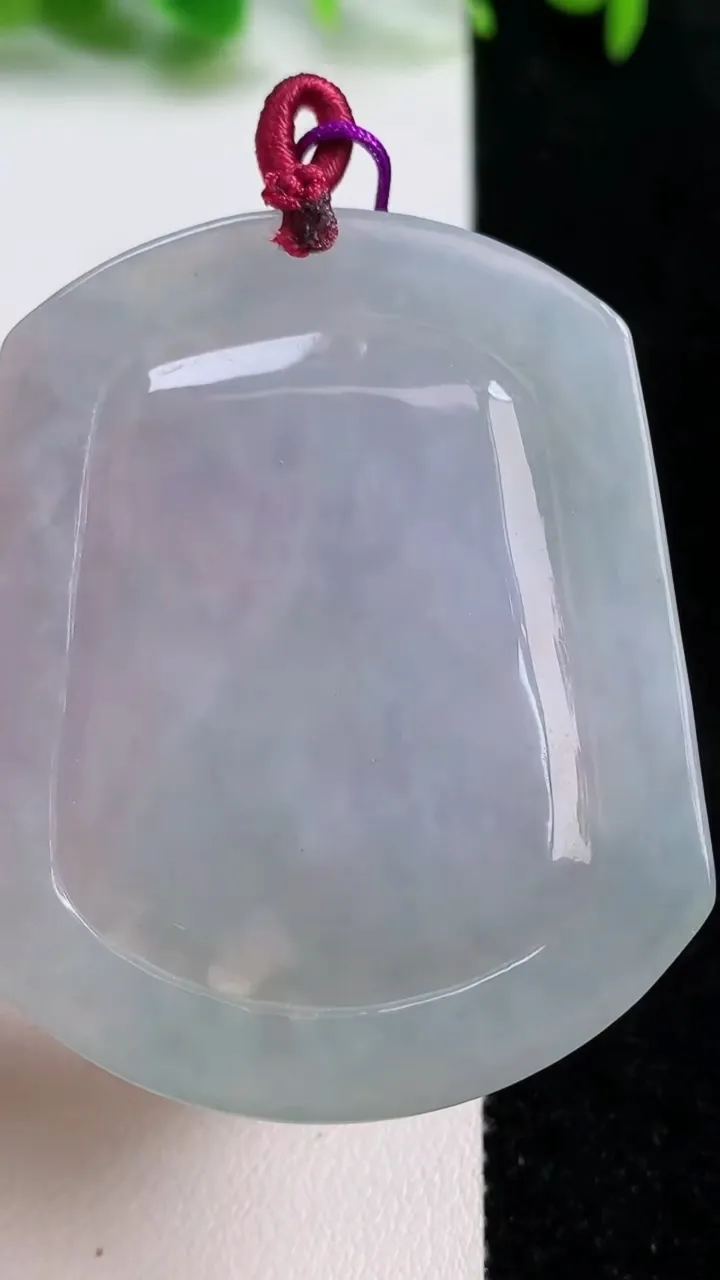 天然A货翡翠生肖虎 虎牌吊坠，尺寸49.8-42-5.7，重量:25.00g
10月14日