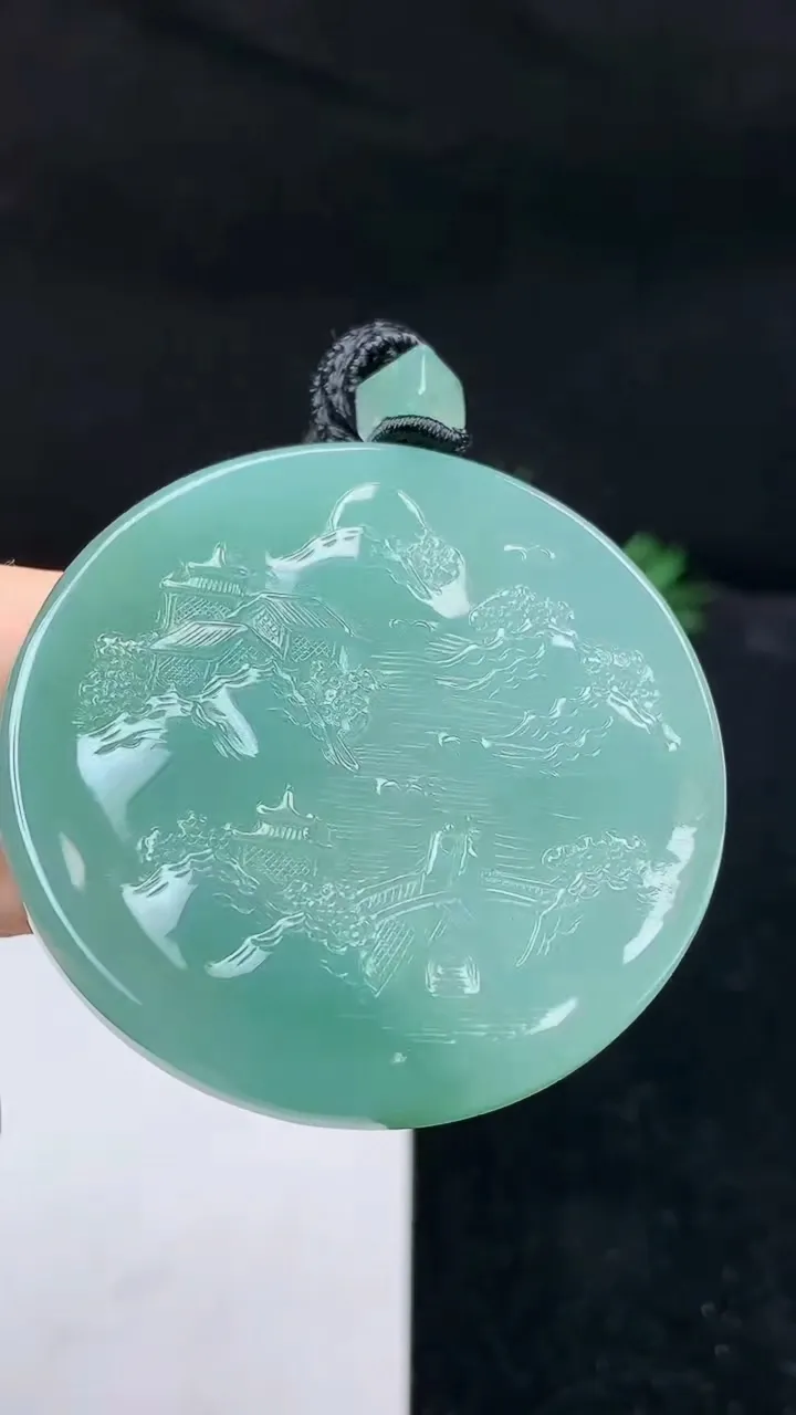 天然A货翡翠山水牌吊坠，尺寸54.4-6.2，重量:46.59g
10月14日