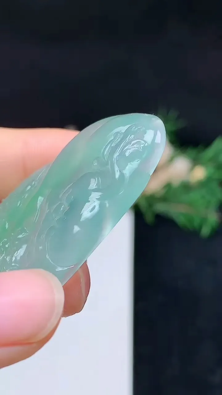 天然A货翡翠文殊菩萨吊坠，尺寸49.6-29.2-5.6，重量:16.71g
10月14日