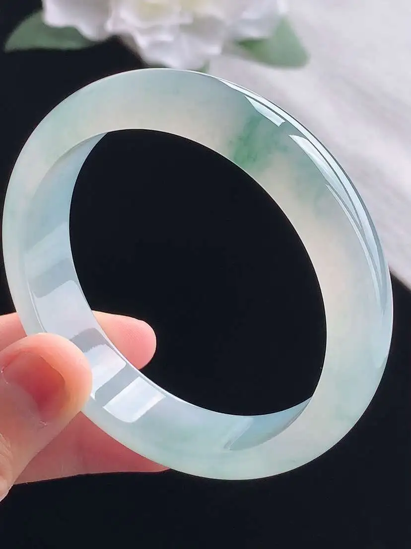 a货翡翠老坑冰种飘花正装正圈手镯55-56圈口  尺寸55.8×13.8×7.3mm 重量55.96