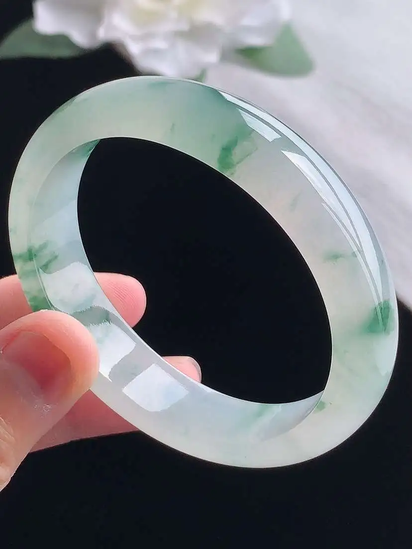a货翡翠老坑冰种飘花贵妃手镯52-53小圈口  尺寸52.5×45×13.4×7mm 重量46.58g 1013