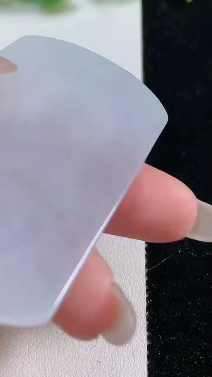 天然A货翡翠观音菩萨吊坠，尺寸63.3-39.2-5.2，重量:28.22g
10月14日