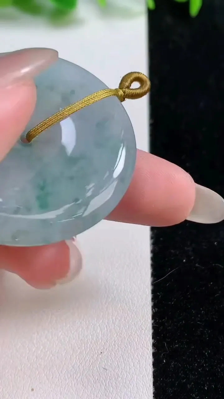 天然A货翡翠冰种飘花平安扣吊坠，尺寸40.2-6，重量:20.93g
10月14日