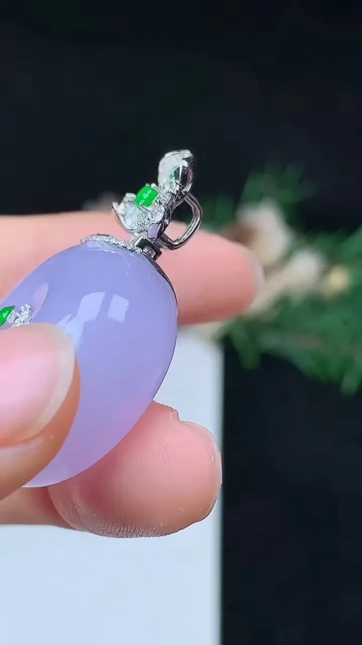 天然A货翡翠k金紫罗兰平安扣吊坠，尺寸25.2-13.2，重量:19.11g
10月14日