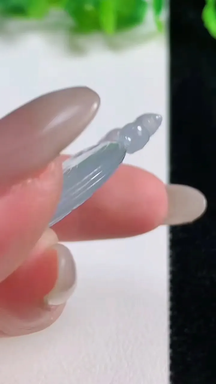 天然A货翡翠仿古平安扣吊坠，尺寸39.7-33-4.6，重量:11.10g
10月14日