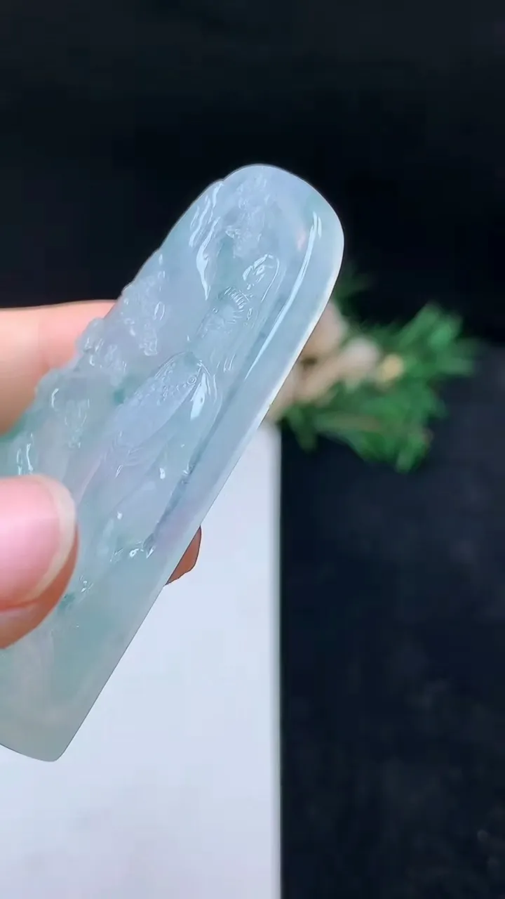天然A货翡翠飘花山水观音菩萨吊坠，尺寸61.2-41.5-5.8，重量:29.02g
10月14日
