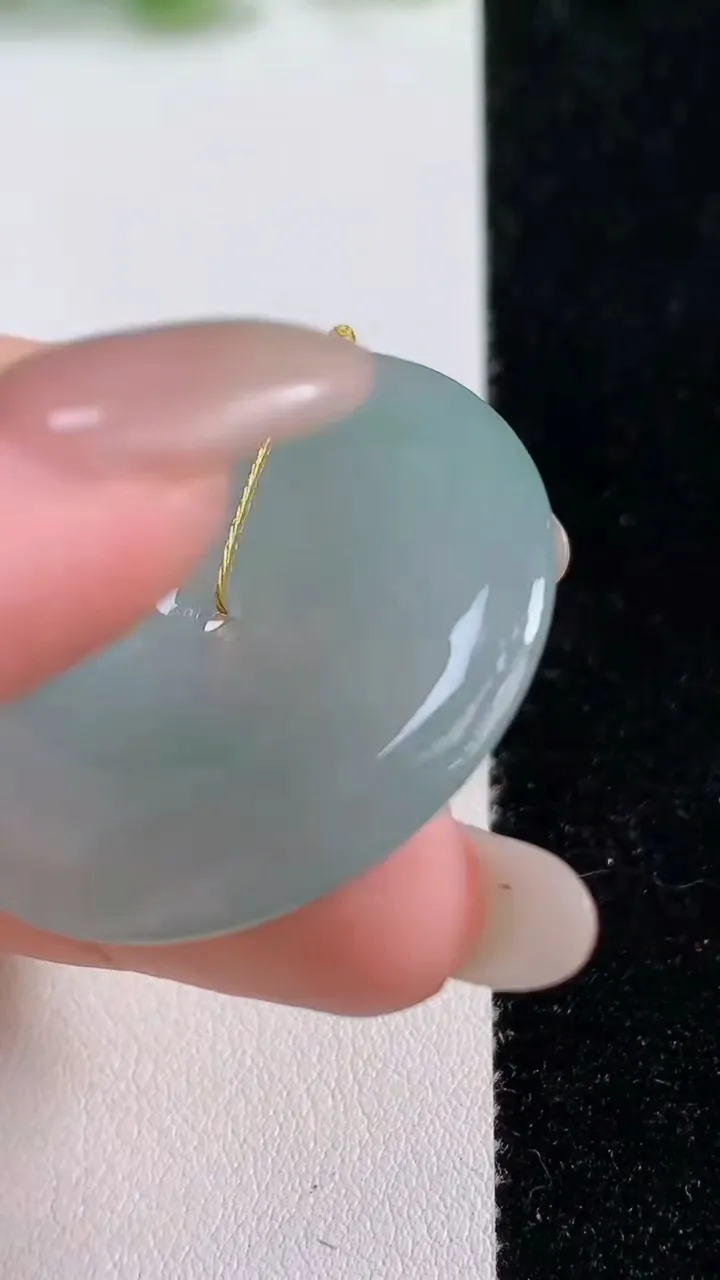 天然A货翡翠平安扣吊坠，尺寸37.3-5，重量:15.44g
10月14日