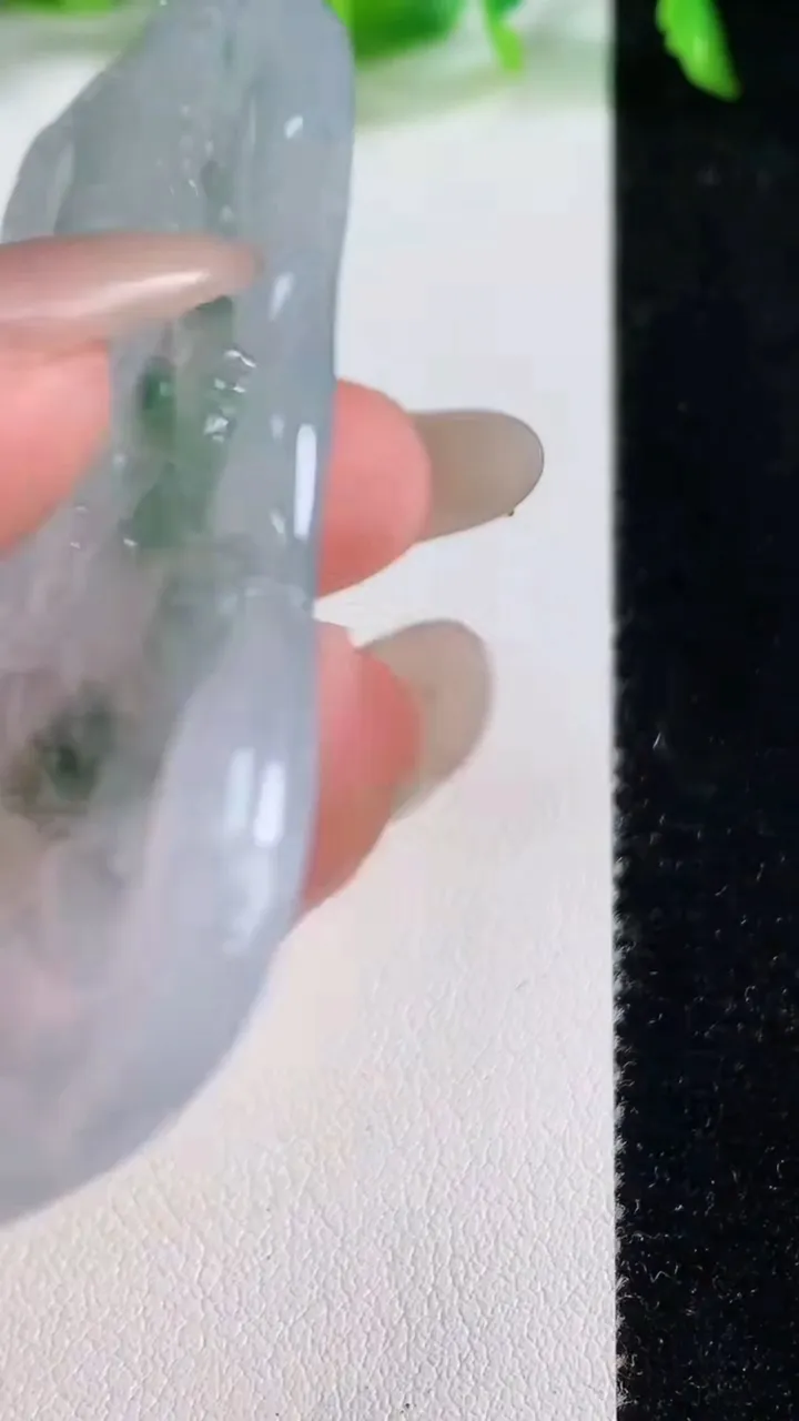 天然A货翡翠冰种飘花普贤菩萨吊坠，尺寸68.2-38.5-6，重量:31.88g
10月14日