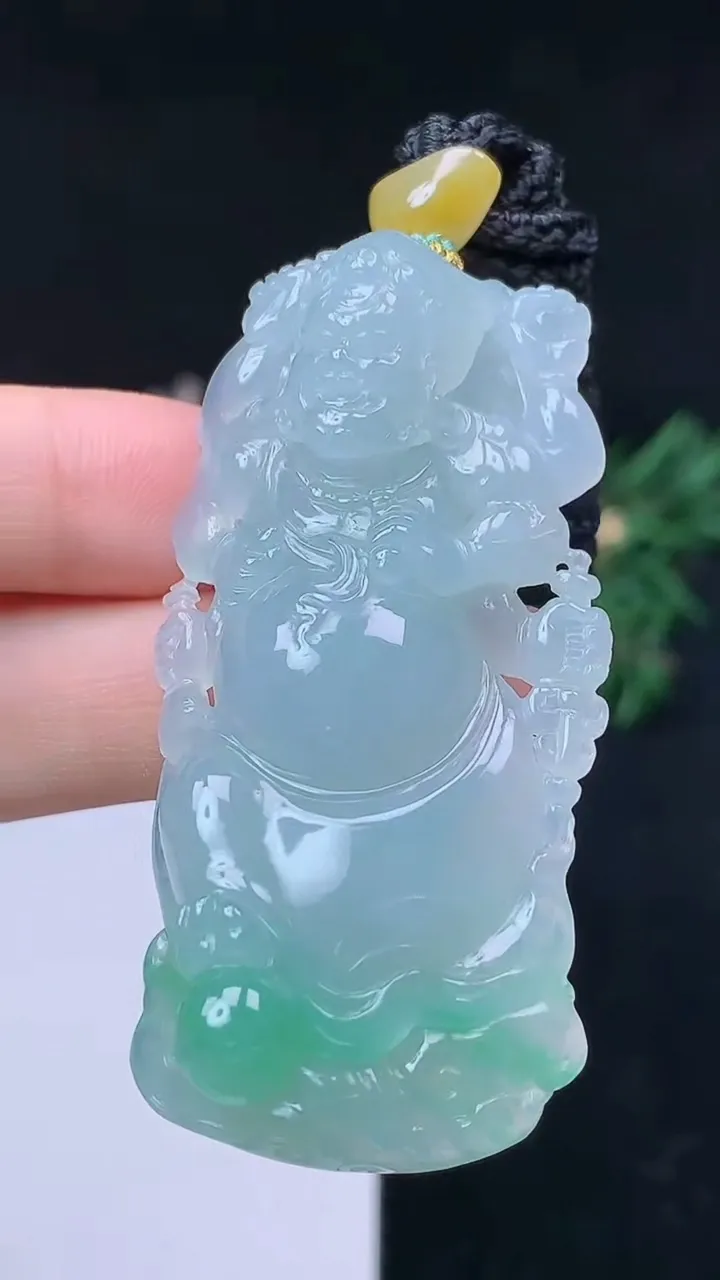 天然A货翡翠不动明王吊坠，尺寸57.6-26-10.7，重量:32.55g
10月14日