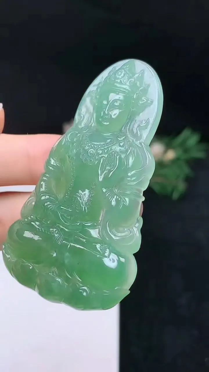 天然A货翡翠度母吊坠，尺寸63.4-38.2-5.6，重量:23.88g
10月14日