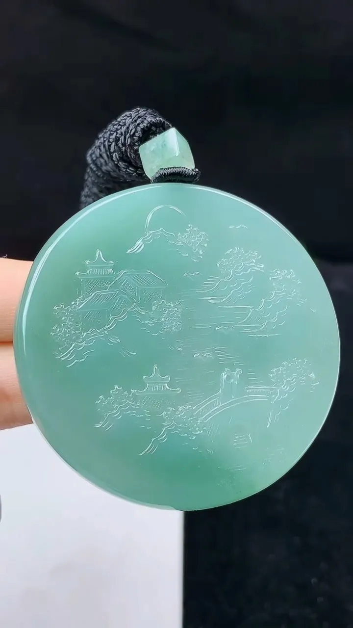 天然A货翡翠山水牌吊坠，尺寸54.4-6.2，重量:46.59g
10月14日