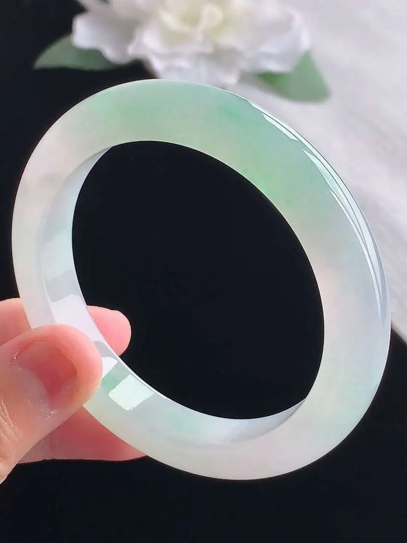 a货翡翠老坑冰种飘绿正装正圈手镯53-54圈口  尺寸53.6×10.3×8.5mm 重量49.46