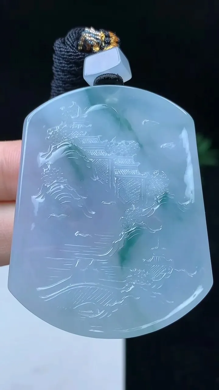 天然A货翡翠飘花山水牌吊坠，尺寸52.8-41.6-6，重量:38.29g
10月14日