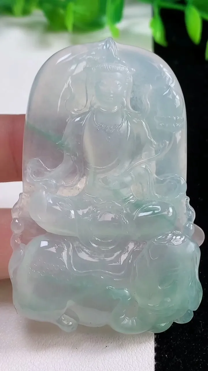 天然A货翡翠普贤菩萨吊坠，尺寸62-61.8-5.8，重量:31.62g
10月14日