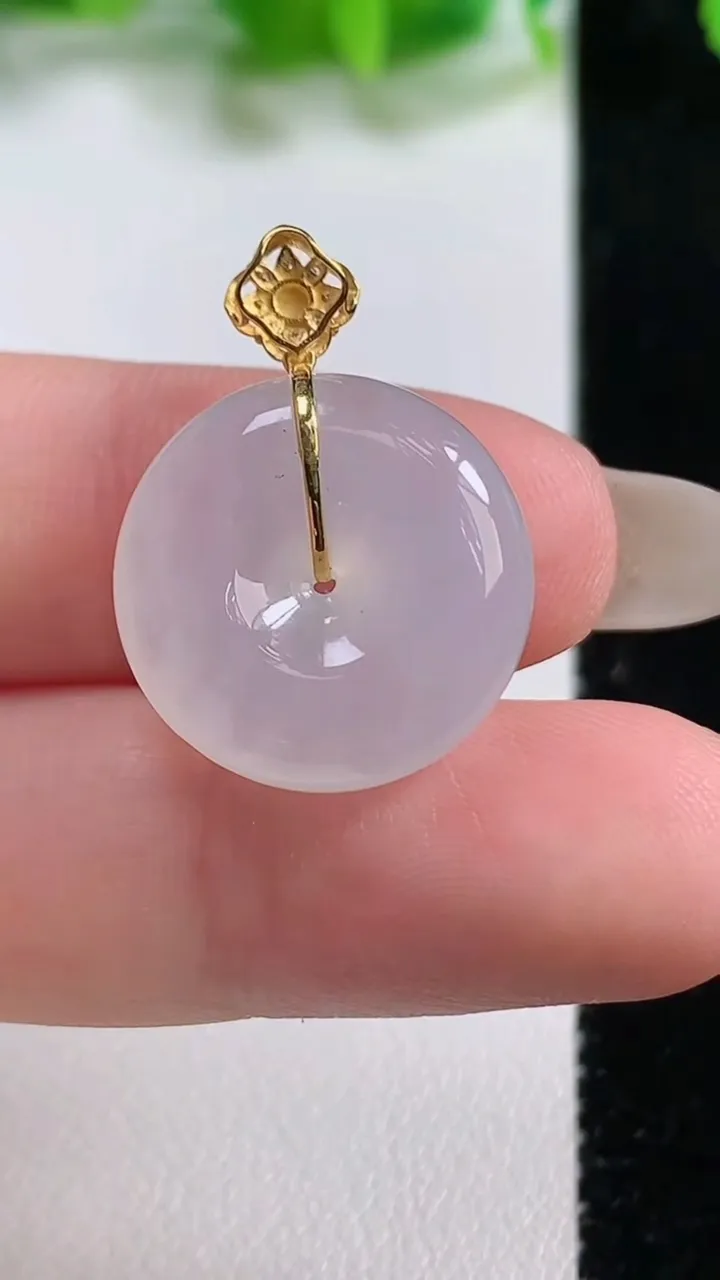天然A货翡翠种白冰平安扣吊坠，尺寸18-6.3，重量:4.62g
10月14日