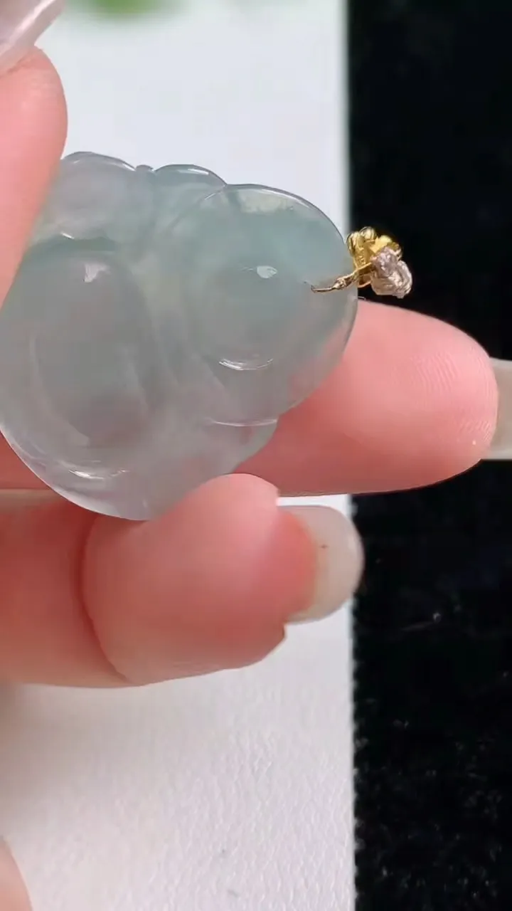 天然A货翡翠佛公吊坠，尺寸26-27-6，重量:6.36g
10月14日