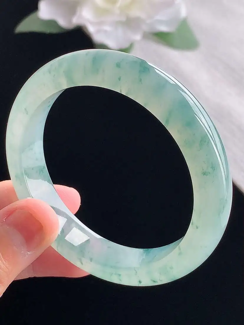 a货翡翠老坑冰种飘花正装正圈手镯51-52小圈口  尺寸51.5×11×8mm 重量47.76g 1