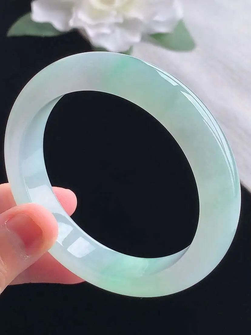 a货翡翠老坑冰种飘绿正装正圈手镯55-56圈口  尺寸55×12×8.8mm 重量58.44g 1013