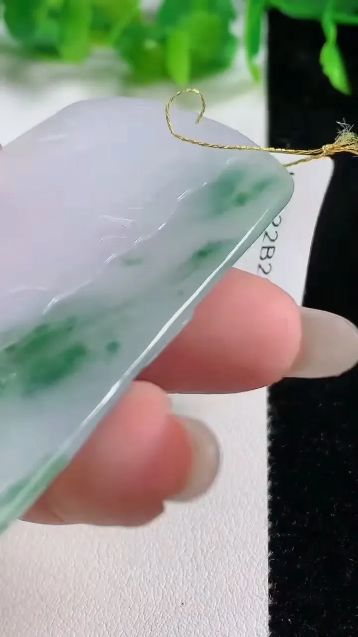 天然A货翡翠冰种飘花虚空藏菩萨吊坠，尺寸62.7-38-5.7，重量:29.35g
10月14日