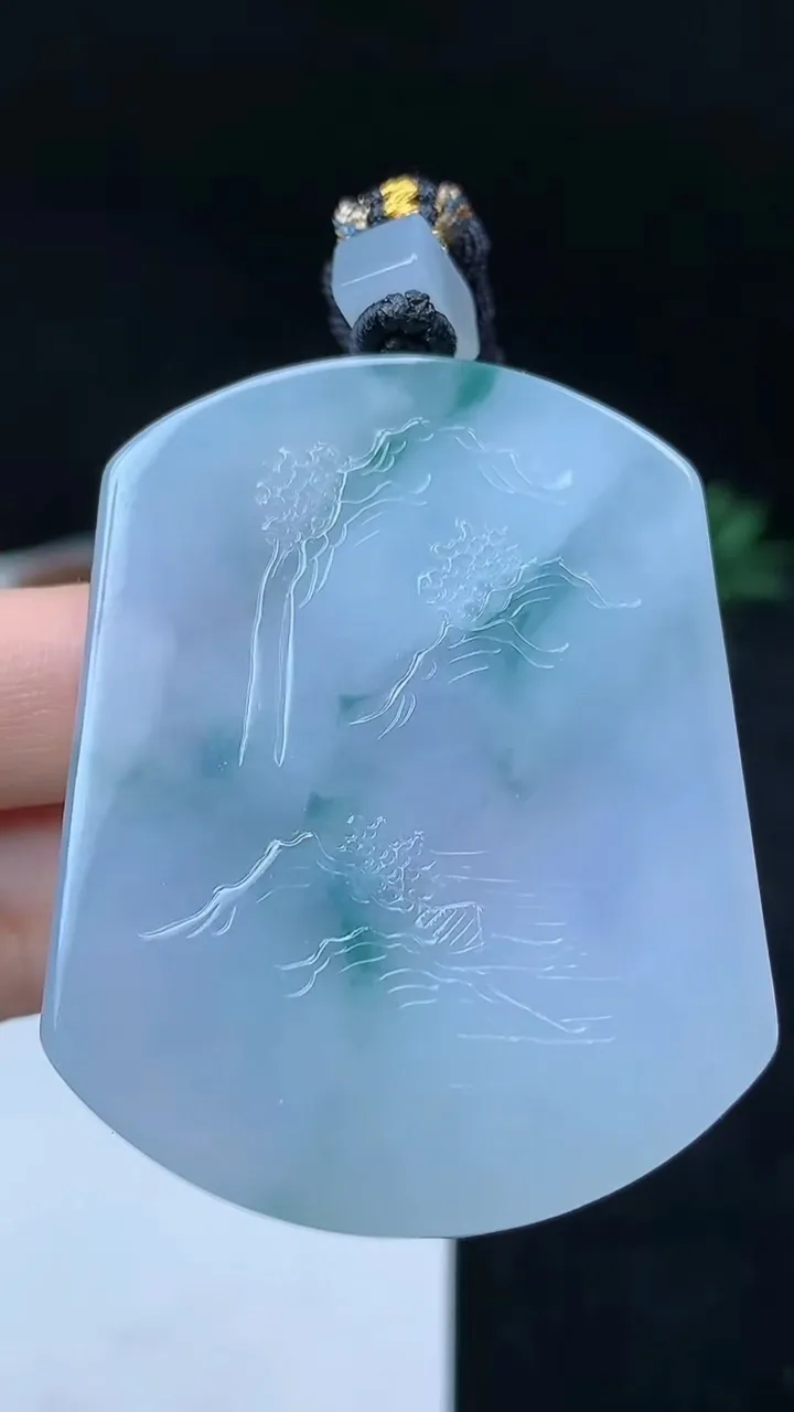 天然A货翡翠飘花山水牌吊坠，尺寸52.8-41.6-6，重量:38.29g
10月14日