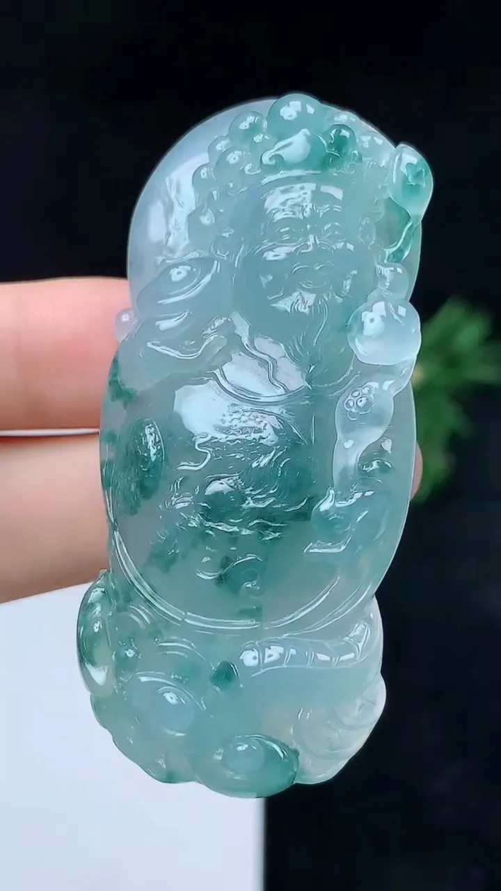 天然A货翡翠飘花财神爷吊坠，尺寸60.8-27.2-8，重量:26.45g
10月14日