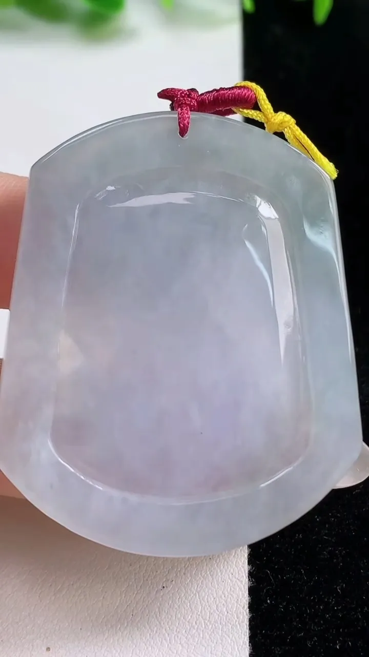 天然A货翡翠生肖虎 虎牌吊坠，尺寸50-42.2-6，重量:25.66g
10月14日