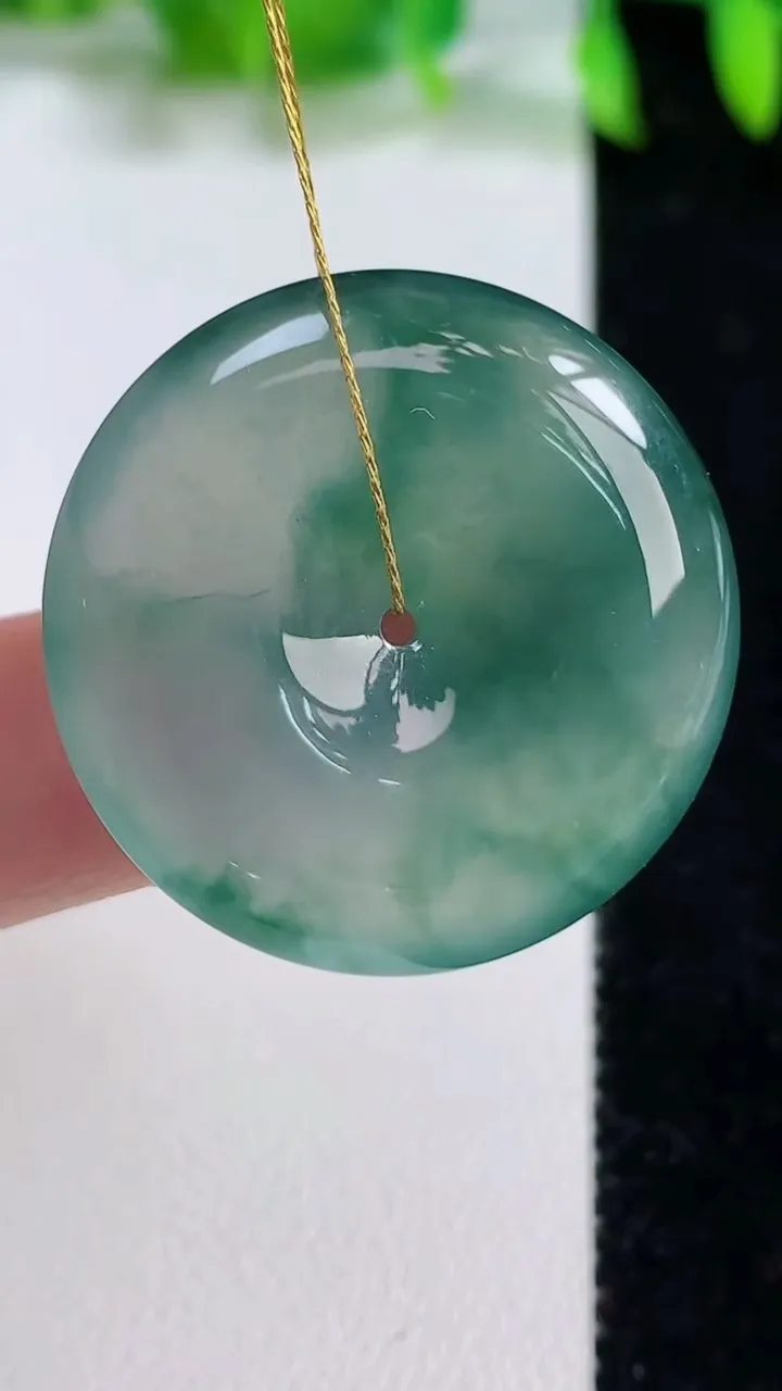 天然A货翡翠种飘花平安扣吊坠，尺寸29.7-6.2，重量:11.46g
10月14日