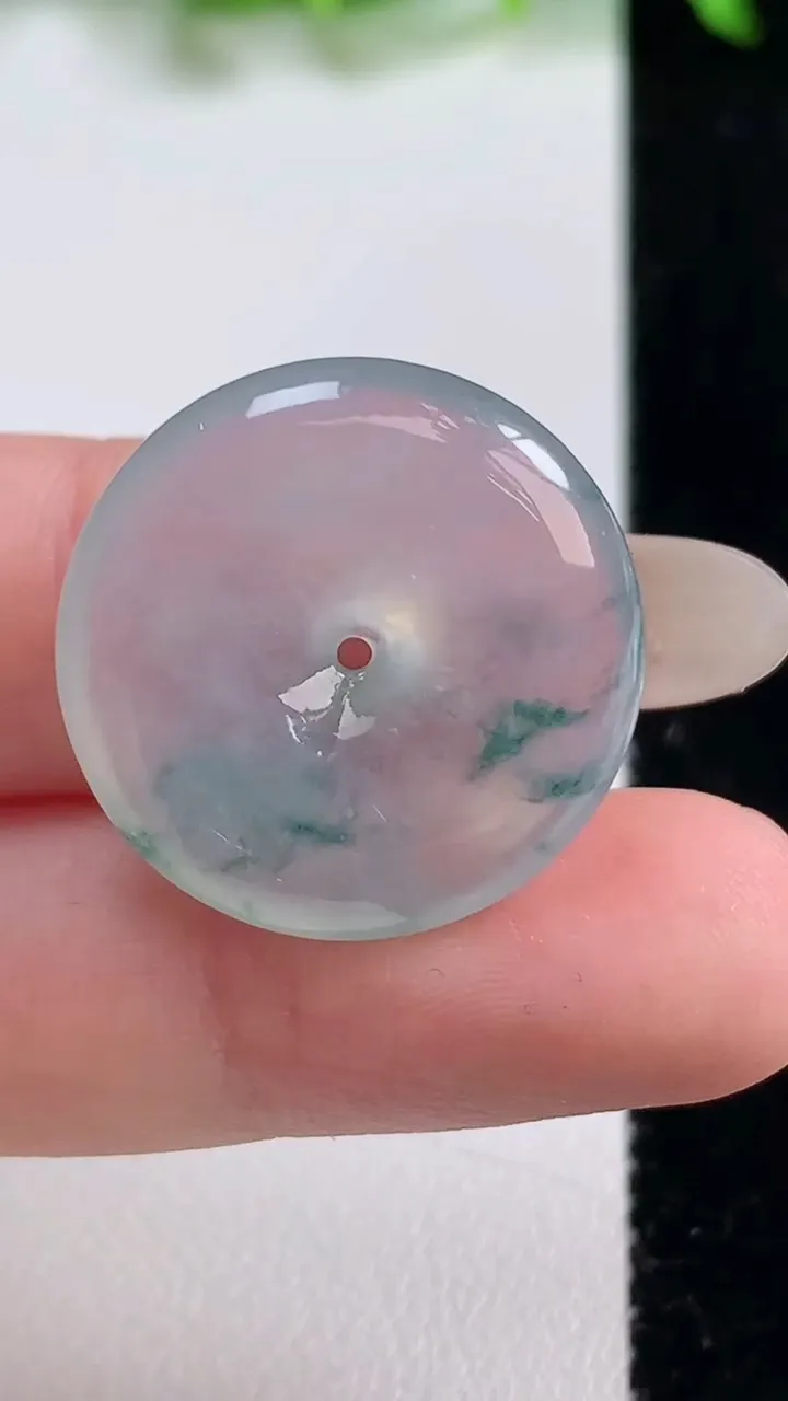 天然A货翡翠种飘花平安扣吊坠，尺寸23.3-5.2，重量:5.78g
10月14日