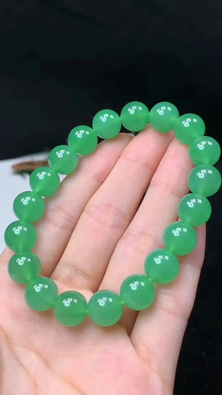 天然A货翡翠圆珠手串，尺寸10.2-19颗，重量:36.42g10月14日
工厂直销收藏佳品,种好水