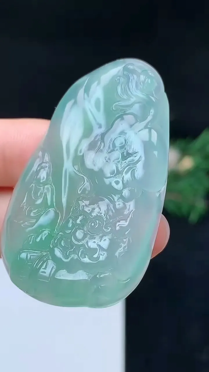 天然A货翡翠文殊菩萨吊坠，尺寸49.6-29.2-5.6，重量:16.71g
10月14日