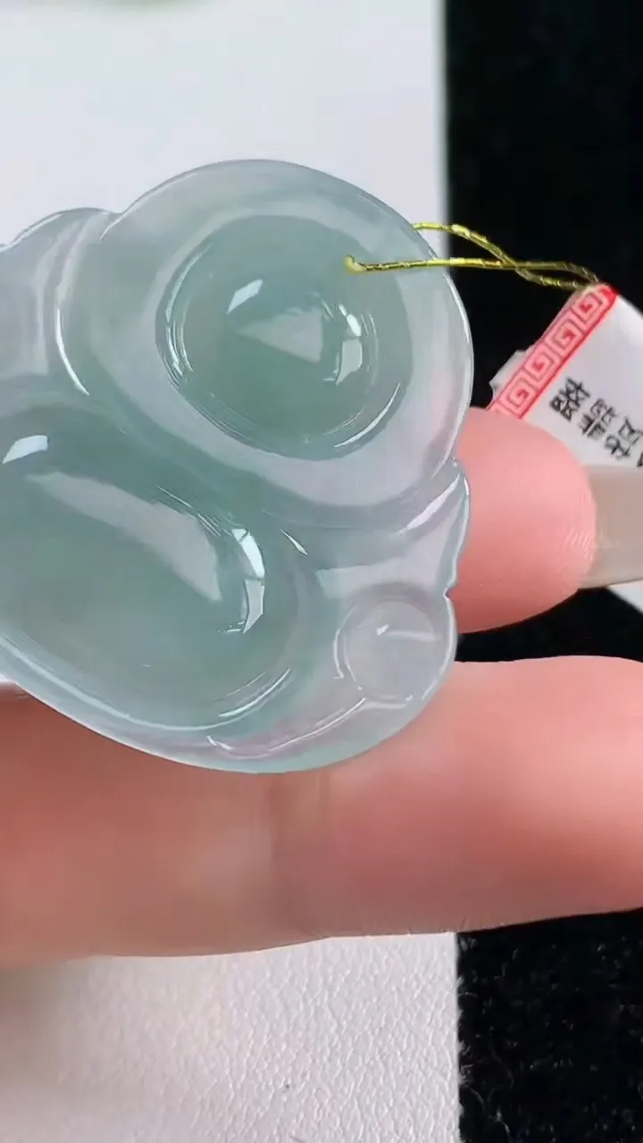 天然A货翡翠佛公吊坠，尺寸33.7-36-5.6，重量:10.06g
10月14日