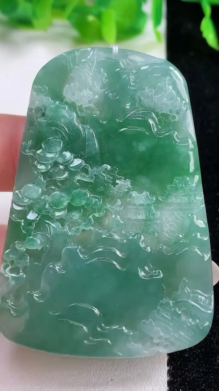 天然A货翡翠山水牌吊坠，尺寸58.8-40.7-5.5，重量:30.35g
10月14日