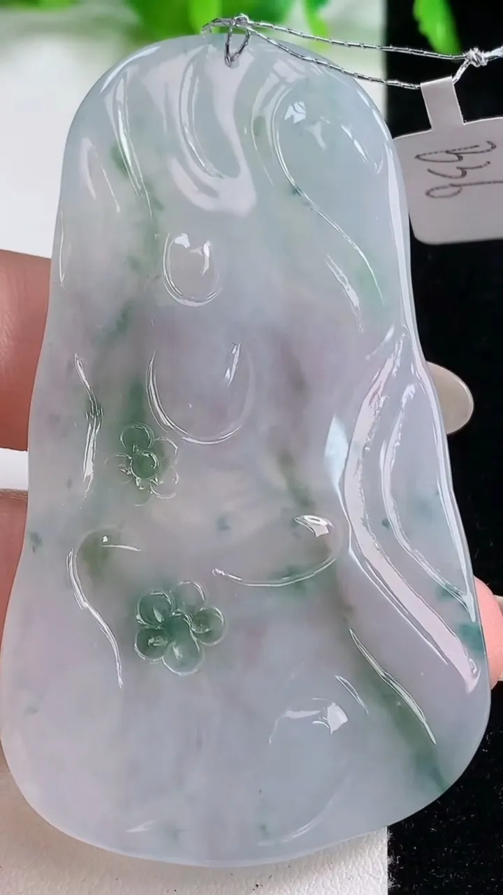 天然A货翡翠冰种飘花普贤菩萨吊坠，尺寸68.2-38.5-6，重量:31.88g
10月14日