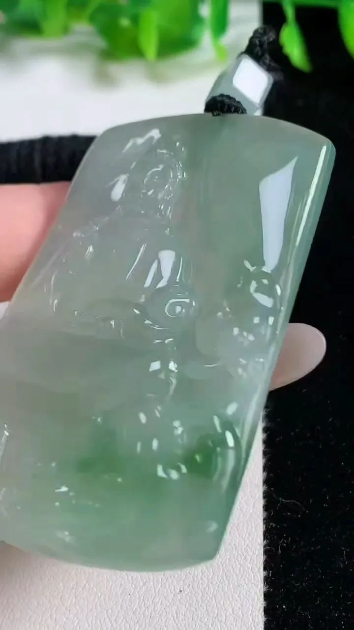 天然A货翡翠普贤菩萨吊坠，尺寸63.3-40.7-6.8，重量:39.44g
10月14日