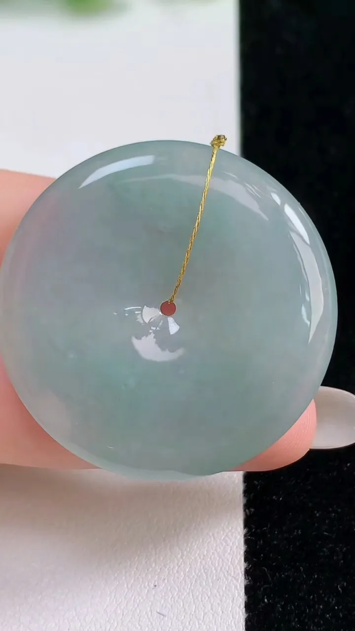 天然A货翡翠平安扣吊坠，尺寸37.3-5，重量:15.44g
10月14日