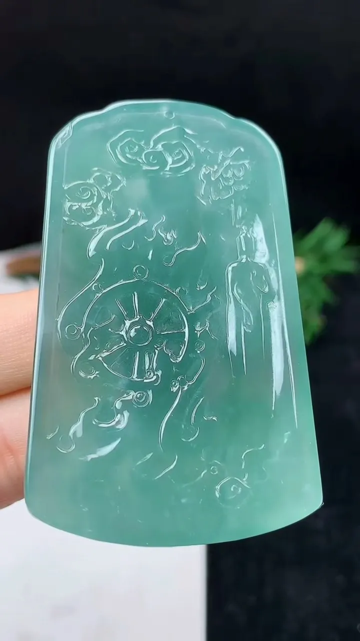 天然A货翡翠蓝水千手观音吊坠，尺寸62-37.7-6.2，重量:32.01g
10月14日